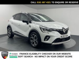 Used 2022 WHITE RENAULT CAPTUR SUV 1.6 E-TECH SE Edition SUV 5dr Petrol Hybrid Auto Euro 6 (s/s) (145 ps) (reg. 2022-04-15) for sale in Manchester