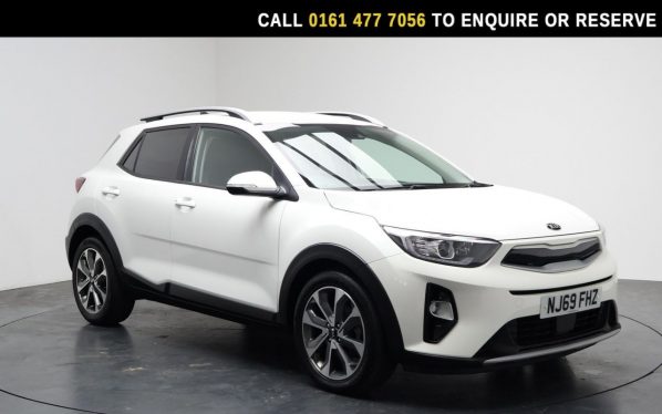 Used 2019 WHITE KIA STONIC SUV 1.0 T-GDi 3 SUV 5dr Petrol DCT Euro 6 (s/s) (118 bhp) (reg. 2019-09-10) for sale in Stockport
