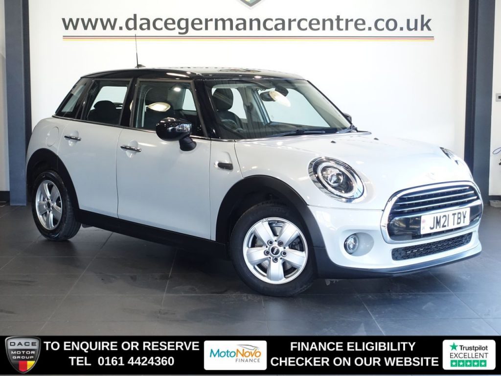Used 2021 SILVER MINI HATCH Hatchback 1.5 Cooper Classic Hatchback 5dr Petrol Manual Euro 6 (s/s) (136 ps) (reg. 2021-03-19) for sale in Altrincham