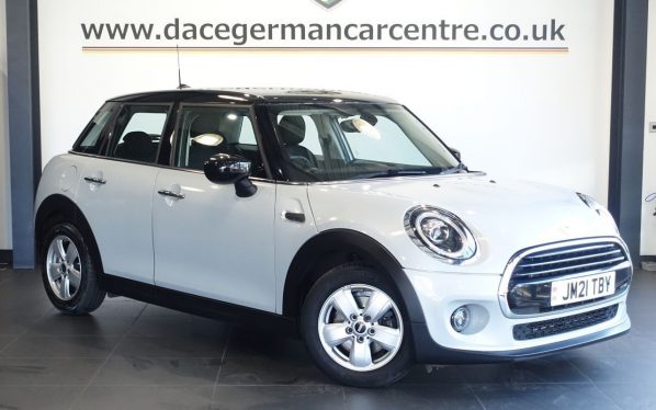 Used 2021 SILVER MINI HATCH Hatchback 1.5 Cooper Classic Hatchback 5dr Petrol Manual Euro 6 (s/s) (136 ps) (reg. 2021-03-19) for sale in Altrincham