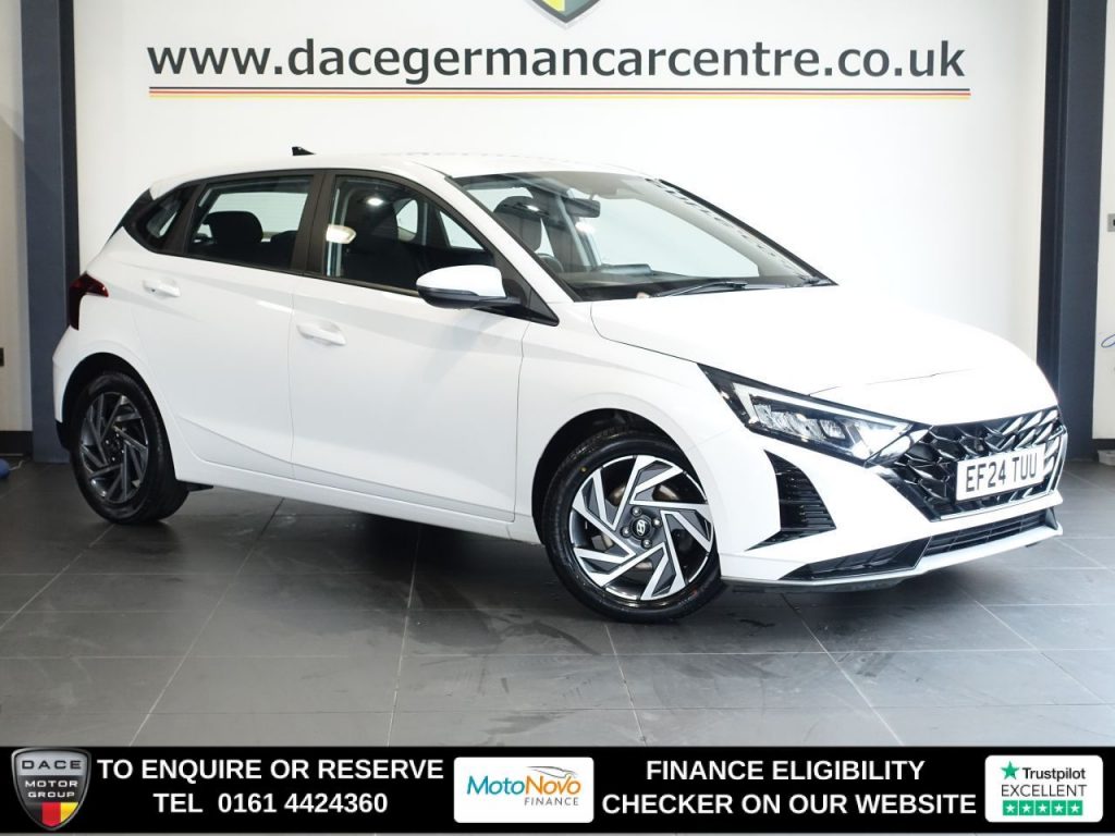 Used 2024 WHITE HYUNDAI I20 Hatchback 1.0 T-GDi Advance Hatchback 5dr Petrol DCT Euro 6 (s/s) (100 ps) (reg. 2024-05-30) for sale in Altrincham