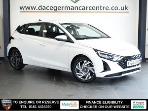 Used 2024 WHITE HYUNDAI I20 Hatchback 1.0 T-GDi Advance Hatchback 5dr Petrol DCT Euro 6 (s/s) (100 ps) (reg. 2024-05-30) for sale in Altrincham