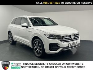 Used 2018 WHITE VOLKSWAGEN TOUAREG SUV 3.0 TDI V6 R-Line SUV 5dr Diesel Tiptronic 4Motion Euro 6 (s/s) (231 ps) (reg. 2018-12-17) for sale in Manchester