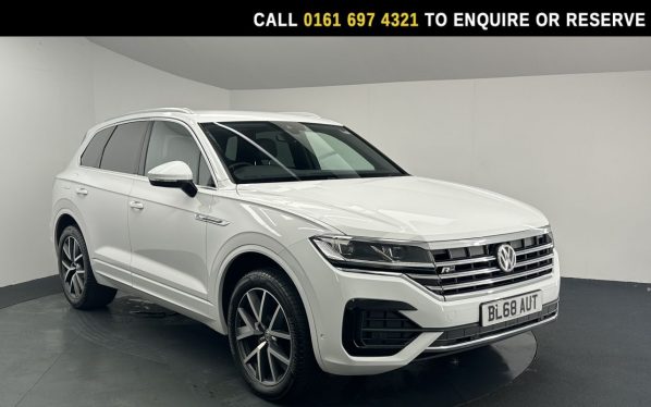 Used 2018 WHITE VOLKSWAGEN TOUAREG SUV 3.0 TDI V6 R-Line SUV 5dr Diesel Tiptronic 4Motion Euro 6 (s/s) (231 ps) (reg. 2018-12-17) for sale in Manchester