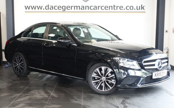 Used 2019 BLACK MERCEDES-BENZ C-CLASS Saloon 1.5 C200 MHEV EQ Boost SE Saloon 4dr Petrol G-Tronic+ Euro 6 (s/s) (198 ps) (reg. 2019-04-05) for sale in Altrincham