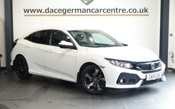 Used 2019 WHITE HONDA CIVIC Hatchback 1.0 VTEC Turbo SR Hatchback 5dr Petrol CVT Euro 6 (s/s) (126 ps) (reg. 2019-03-28) for sale in Altrincham