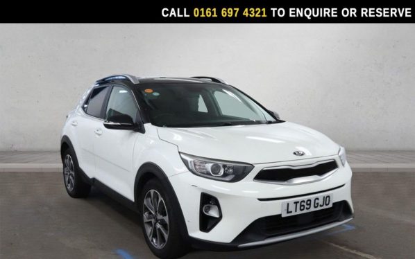 Used 2019 WHITE KIA STONIC SUV 1.0 T-GDi 4 SUV 5dr Petrol DCT Euro 6 (s/s) (118 bhp) (reg. 2019-09-30) for sale in Manchester