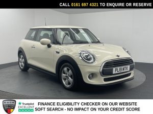 Used 2019 WHITE MINI HATCH Hatchback 1.5 One Classic Hatchback 3dr Petrol Steptronic Euro 6 (s/s) (102 ps) (reg. 2019-07-17) for sale in Manchester