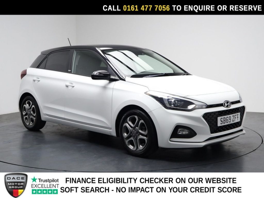 Used 2020 WHITE HYUNDAI I20 Hatchback 1.2 Play Hatchback 5dr Petrol Manual Euro 6 (s/s) (84 ps) (reg. 2020-01-29) for sale in Stockport