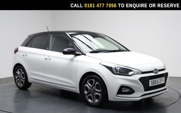 Used 2020 WHITE HYUNDAI I20 Hatchback 1.2 Play Hatchback 5dr Petrol Manual Euro 6 (s/s) (84 ps) (reg. 2020-01-29) for sale in Stockport
