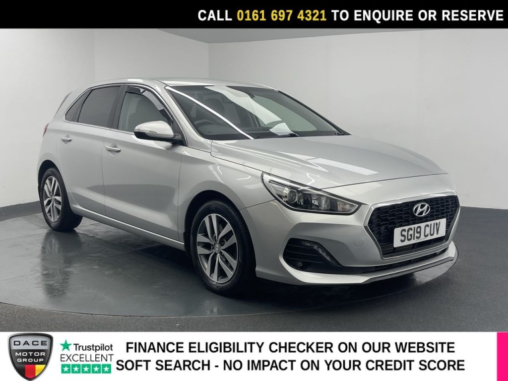 Used 2019 SILVER HYUNDAI I30 Hatchback 1.4 T-GDi SE Nav Hatchback 5dr Petrol Manual Euro 6 (s/s) (140 ps) (reg. 2019-03-04) for sale in Manchester