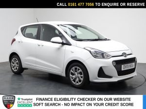Used 2019 WHITE HYUNDAI I10 Hatchback 1.0 SE Hatchback 5dr Petrol Manual Euro 6 (67 ps) (reg. 2019-03-30) for sale in Stockport
