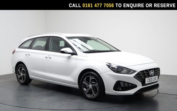 Used 2021 WHITE HYUNDAI I30 Estate 1.6 CRDi MHEV SE Connect Tourer 5dr Diesel Hybrid Manual Euro 6 (s/s) (136 ps) (reg. 2021-08-19) for sale in Stockport