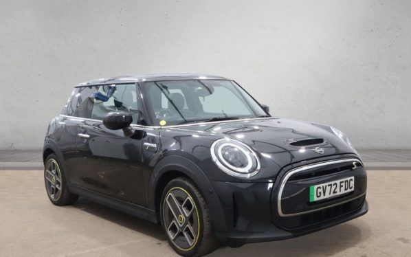 Used 2022 BLACK MINI Electric Hatch Hatchback Cooper SE 32.6kWh Level 3 Hatchback 3dr Electric Auto (184 ps) (reg. 2022-11-30) for sale in Altrincham