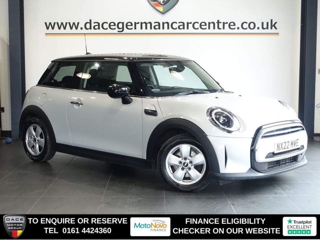 Used 2022 SILVER MINI HATCH Hatchback 1.5 Cooper Classic Hatchback 3dr Petrol Manual Euro 6 (s/s) (136 ps) (reg. 2022-03-11) for sale in Altrincham