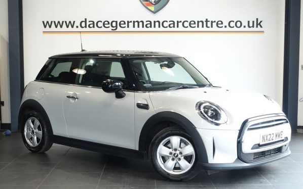 Used 2022 SILVER MINI HATCH Hatchback 1.5 Cooper Classic Hatchback 3dr Petrol Manual Euro 6 (s/s) (136 ps) (reg. 2022-03-11) for sale in Altrincham