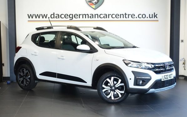 Used 2022 WHITE DACIA SANDERO STEPWAY Hatchback 1.0 TCe Prestige Hatchback 5dr Petrol CVT Euro 6 (s/s) (90 ps) (reg. 2022-03-30) for sale in Altrincham